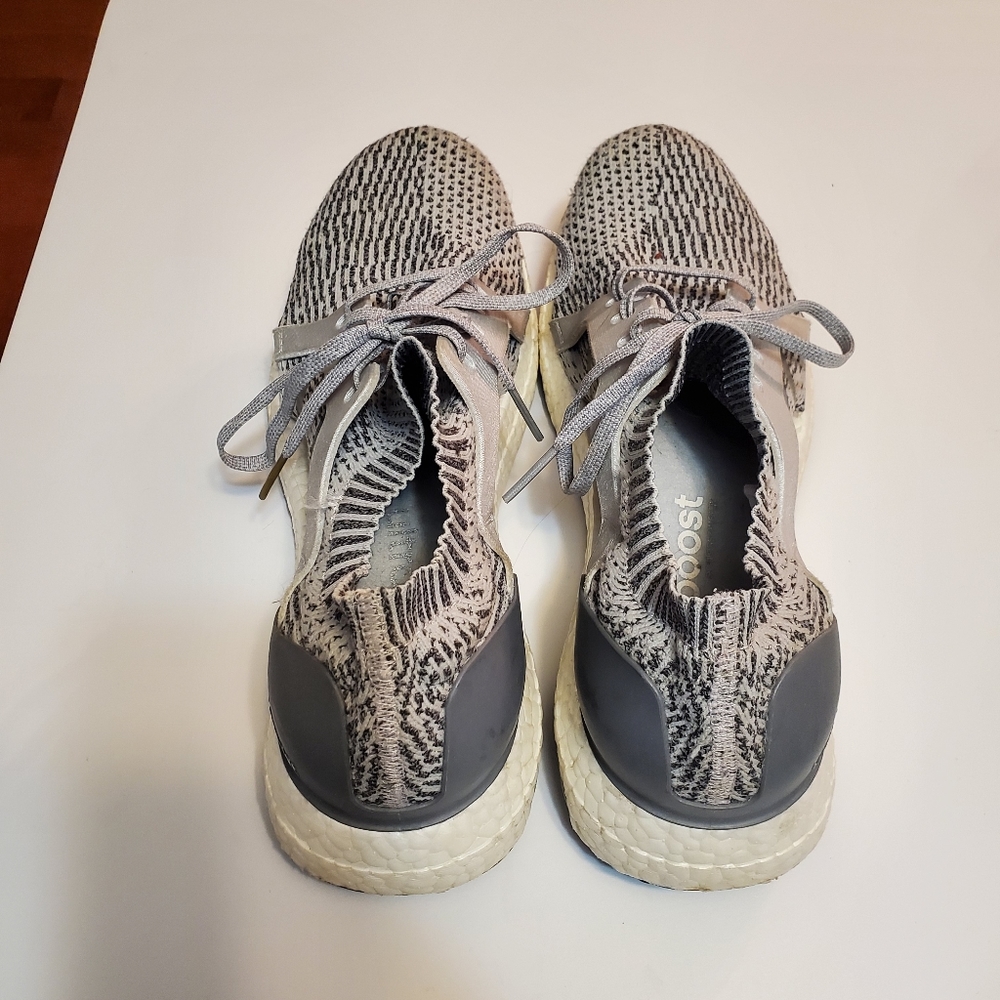 Adidas Ultra Boost - Picture 2 of 4